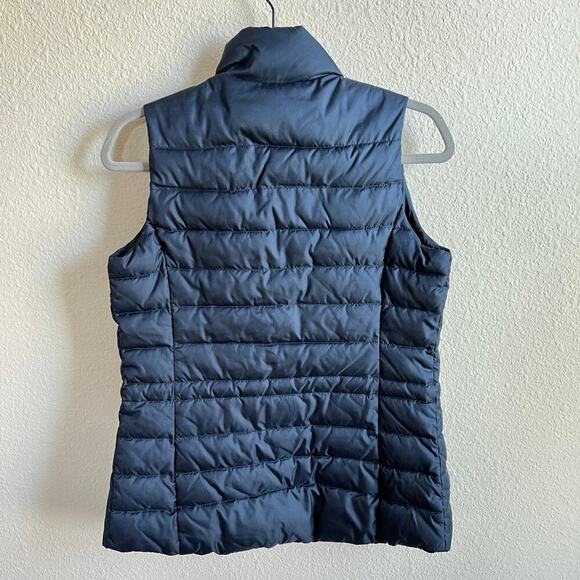 Tommy Hilfiger Quilted Puffer Vest Women's XS Navy Blue Button Front Outdoors - Picture 2 of 4